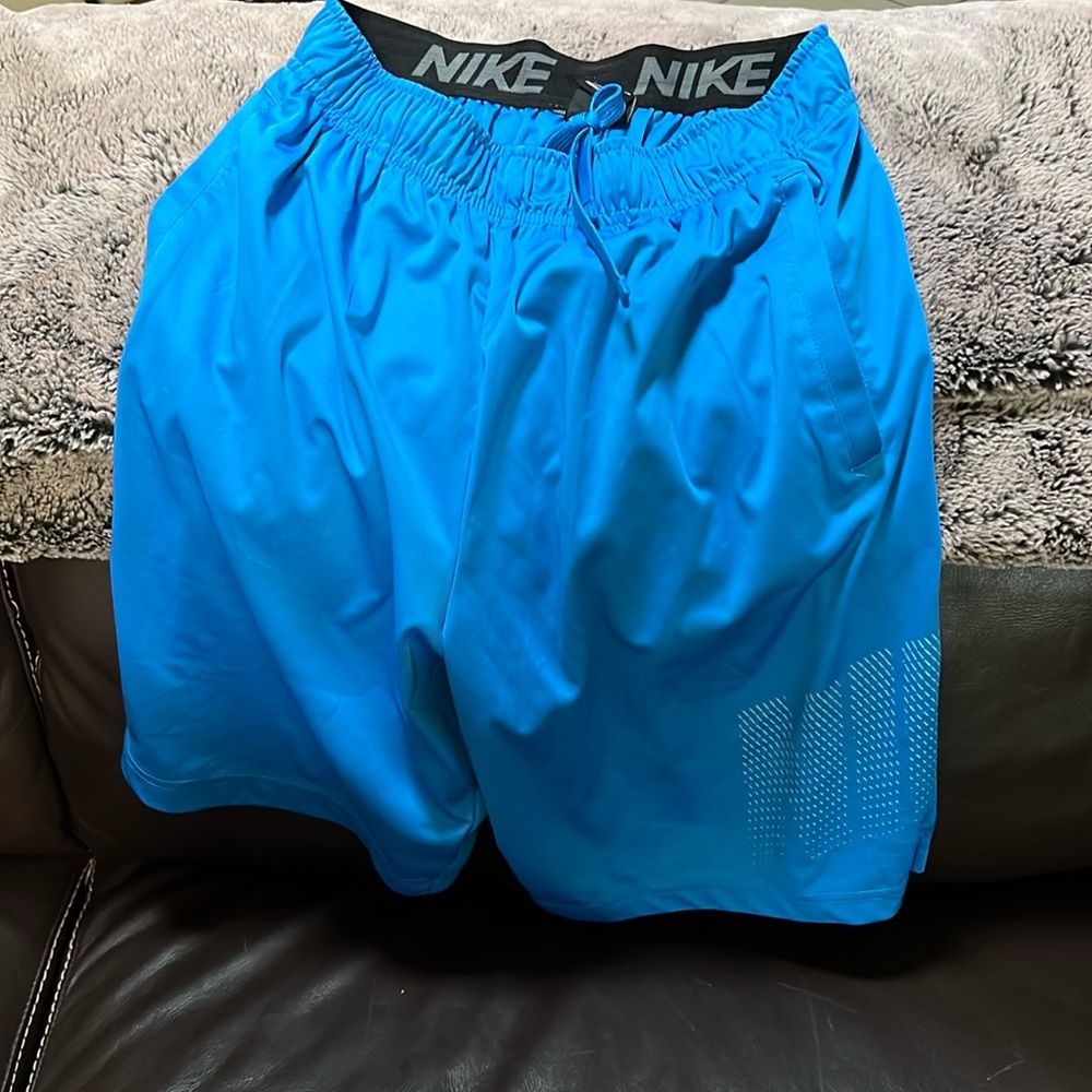 Nike basketball shorts boys size XL